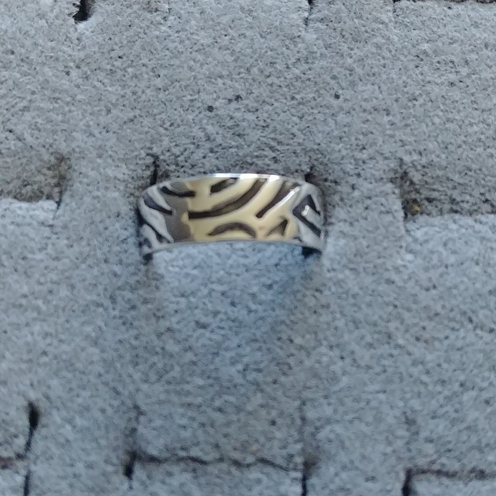 New 925 silver ring sz 8.5